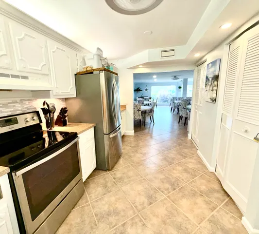 $349,900 | 801 Lake Shore Drive, Unit 419, Lake Park, FL 33403