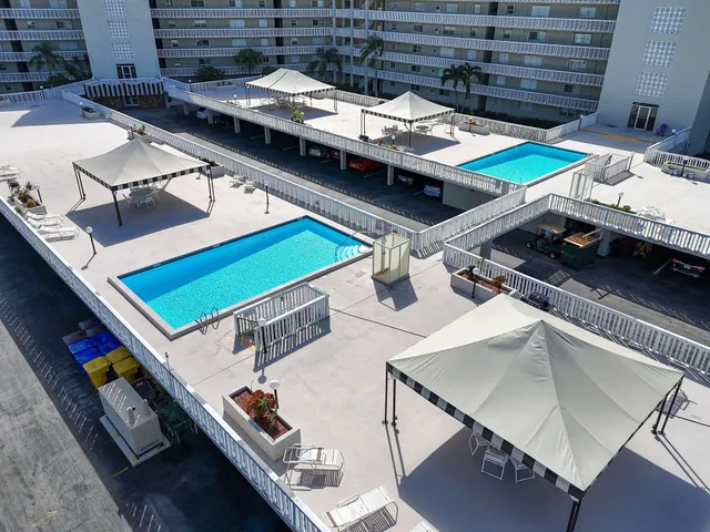 $349,900 | 801 Lake Shore Drive, Unit 419, Lake Park, FL 33403