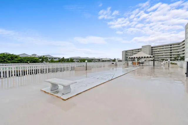 $349,900 | 801 Lake Shore Drive, Unit 419, Lake Park, FL 33403