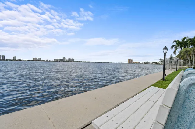 $349,900 | 801 Lake Shore Drive, Unit 419, Lake Park, FL 33403