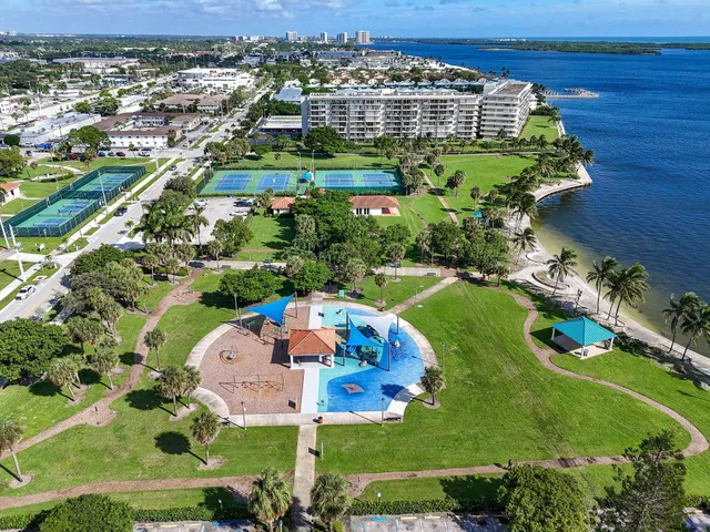 $349,900 | 801 Lake Shore Drive, Unit 419, Lake Park, FL 33403