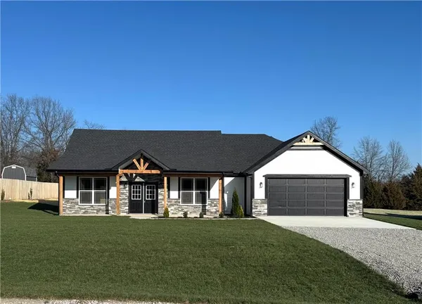 $344,900 | 327 Northeast 51st Road, Warrensburg, MO 64093
