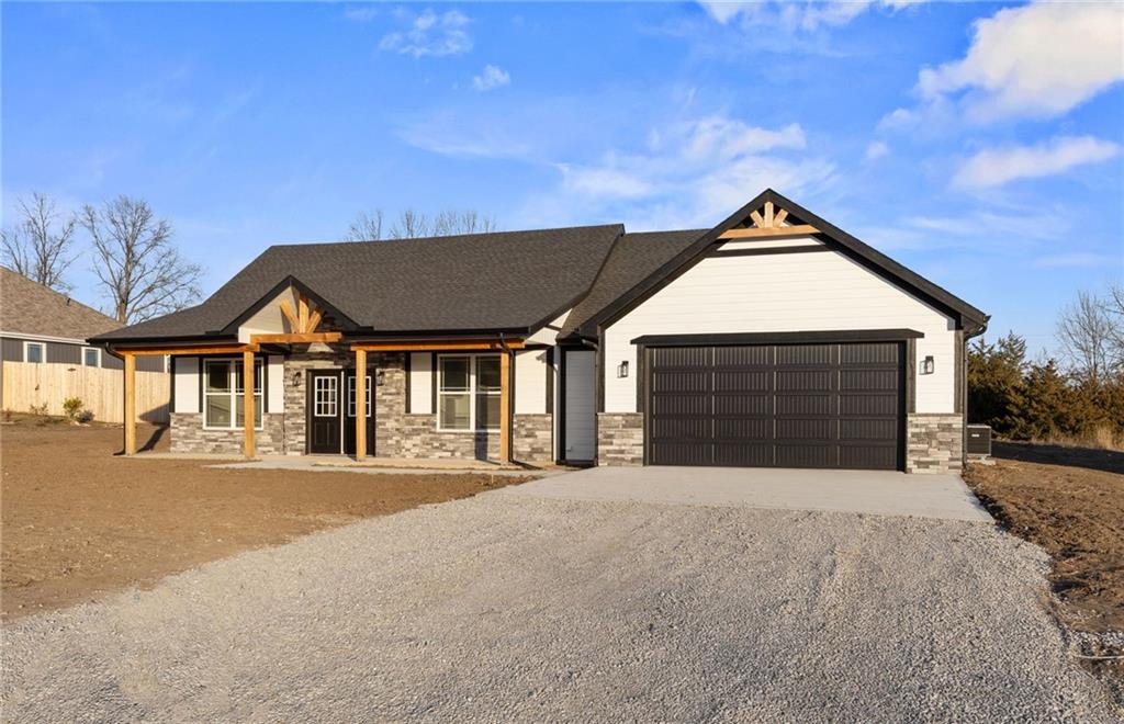 327 Northeast 51st Road Warrensburg, MO 64093 - Photo 2 of 30