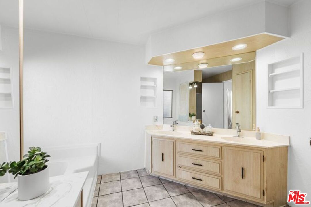 36200 Paradise Ranch Road, Unit 8 Castaic, CA 91384 - Photo 39 of 41