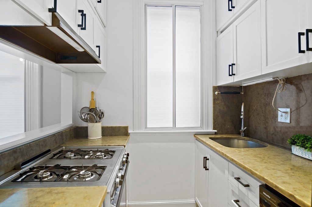 28 Everett Street, Unit 2 Boston, MA 02130 - Photo 14 of 25 a kitchen with a stove and a refrigerator