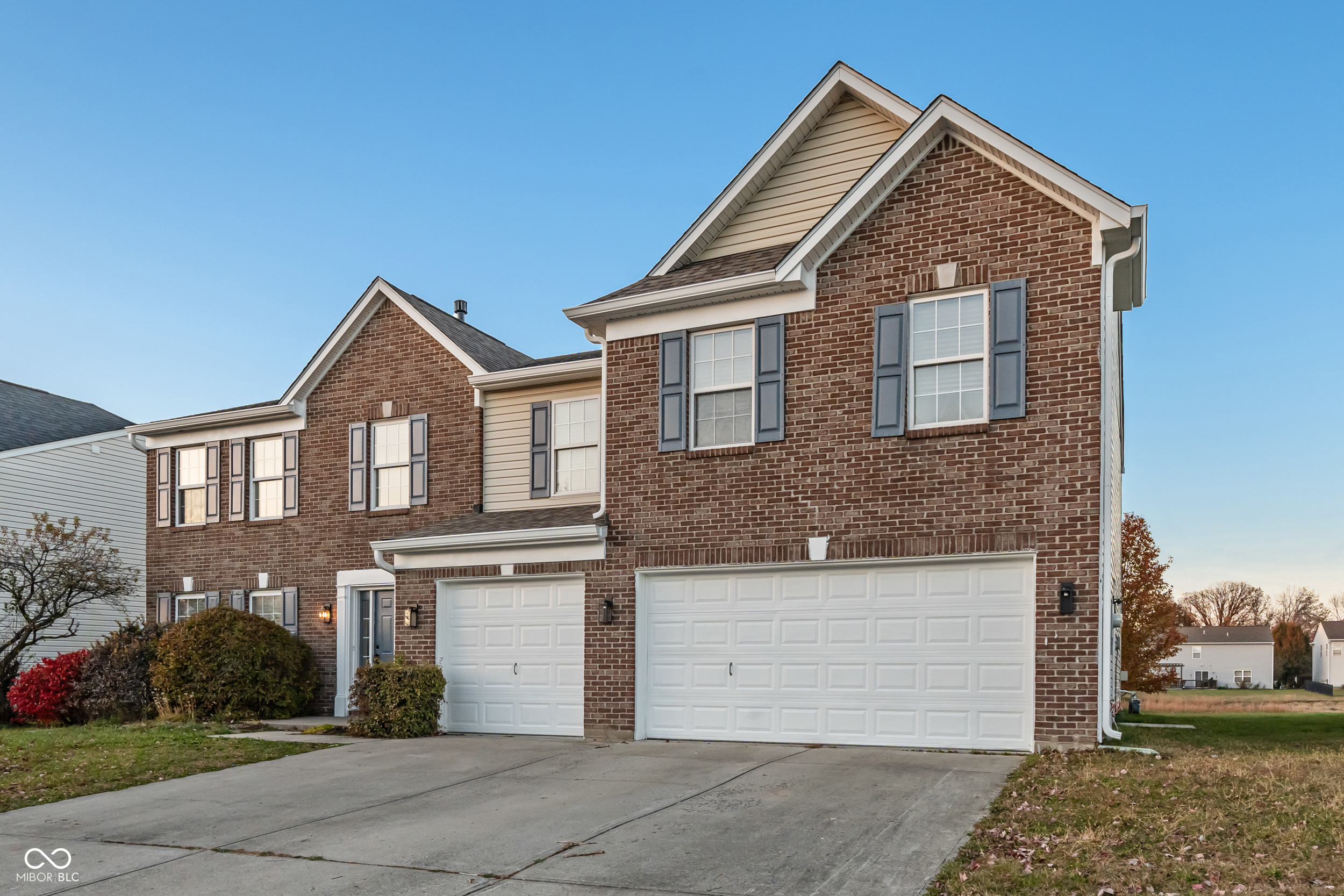 10828 Young Lake Drive Indianapolis, IN 46229 - Photo 2 of 57