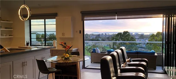 a view of sitting area with furniture