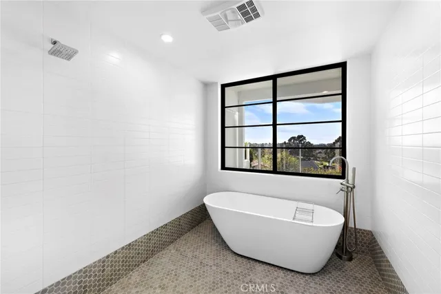 $4,800,000 | 17 Monaco, Unit 12, Newport Beach, CA 92660