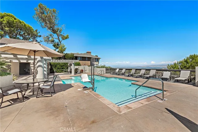 $4,800,000 | 17 Monaco, Unit 12, Newport Beach, CA 92660