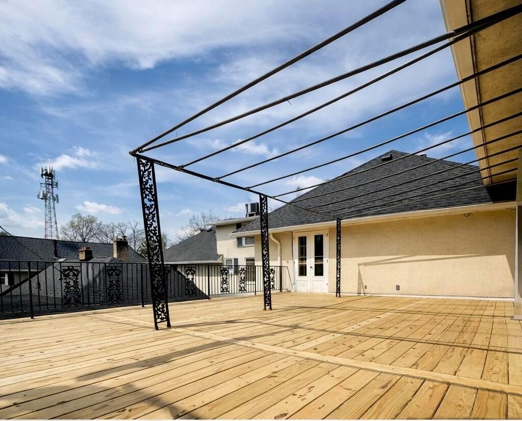 1631 Roxbury Road, Unit B6 Columbus, OH 43212 - Photo 18 of 26 NEW DECK