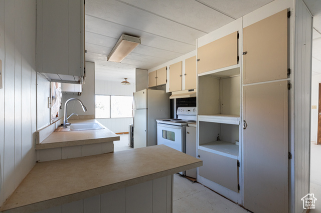 6026 East Zion Road Kanab, UT 84741 - Photo 15 of 27 Kitchen featuring white appliances, cream cabinets, and sink