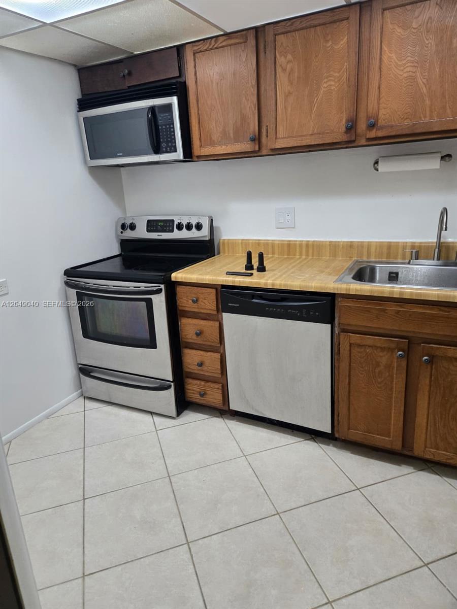 3690 Inverrary Drive, Unit 2Q Lauderhill, FL 33319 - Photo 5 of 31
