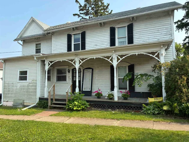 $119,900 | 115 North Clay Street, Mount Carroll, IL 61053