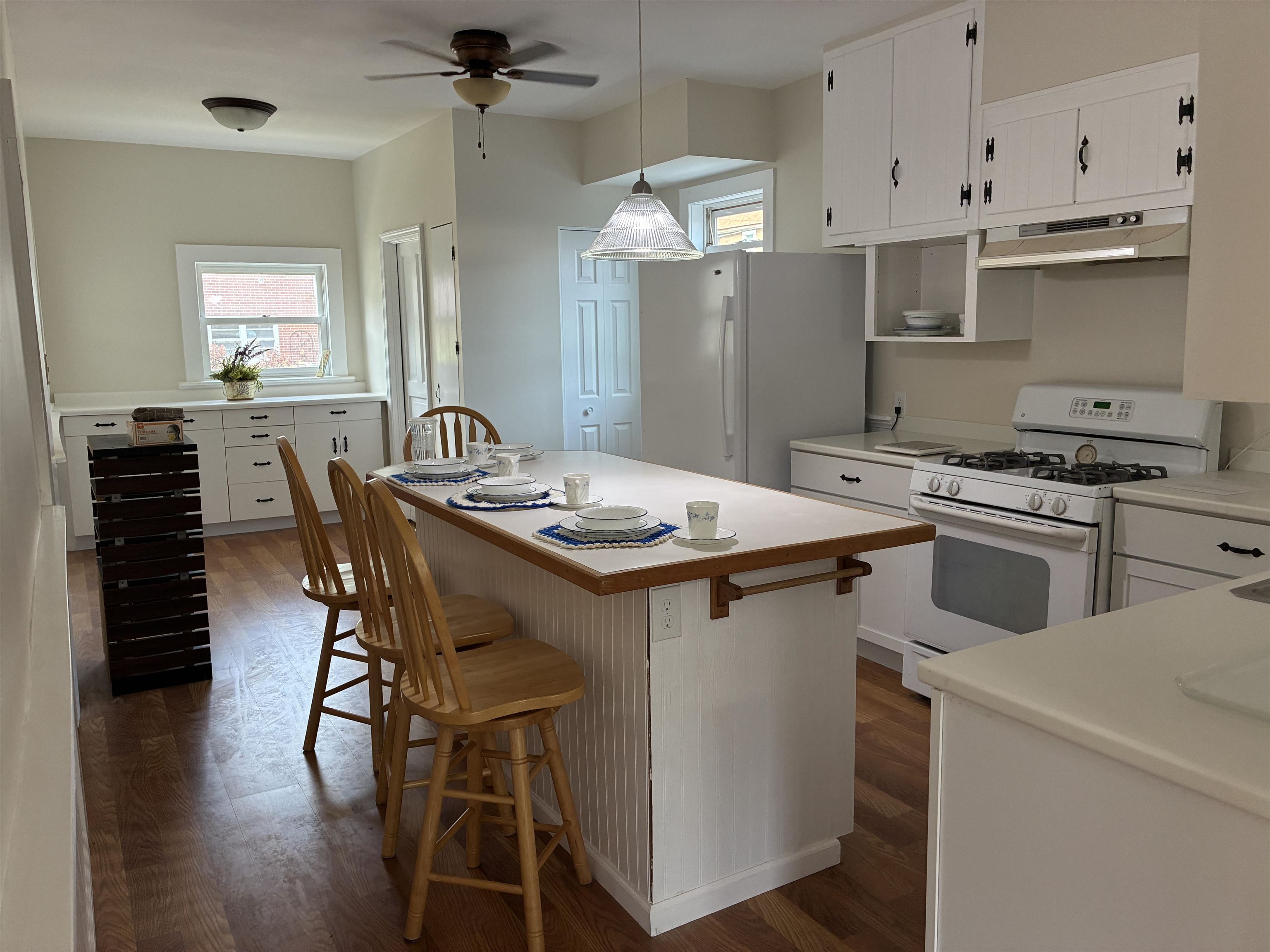 115 North Clay Street Mount Carroll, IL 61053 - Photo 7 of 61 a kitchen that has a table and chairs in it