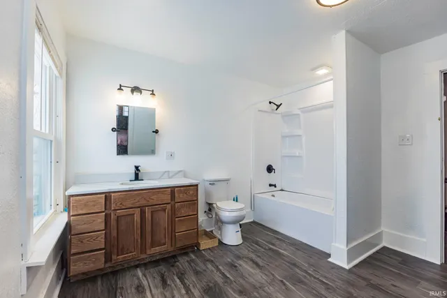 $390,000 | 3910 East Bellefontaine Road, Hamilton, IN 46742