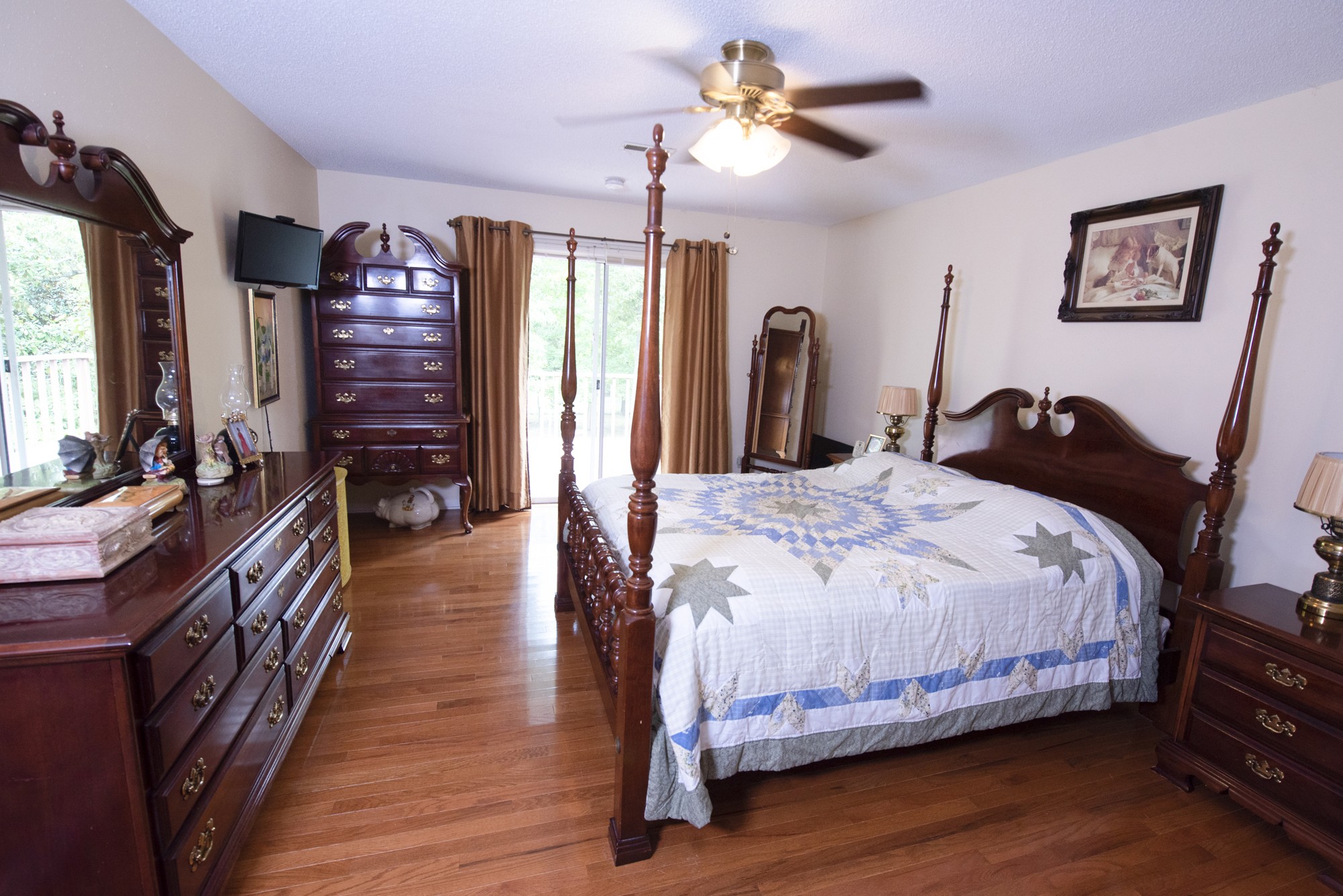 836 Dripping Springs Road Winchester, TN 37398 - Photo 21 of 37 a bedroom with a bed a dresser and book shelfs