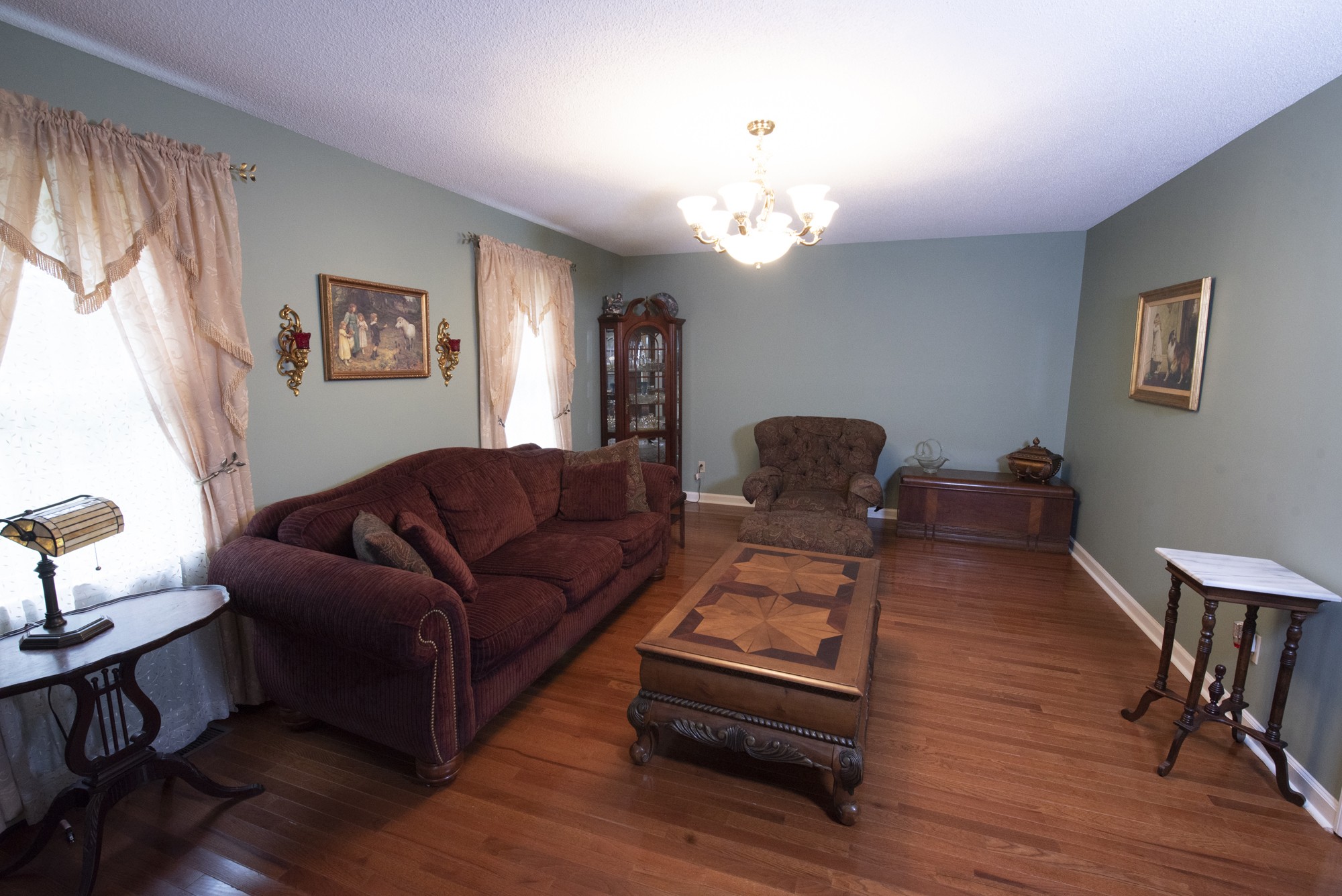 836 Dripping Springs Road Winchester, TN 37398 - Photo 5 of 37 a living room with furniture and a chandelier