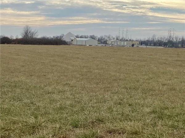 $325,000 | 27820 South State Route 7 Highway, Harrisonville, MO 64701