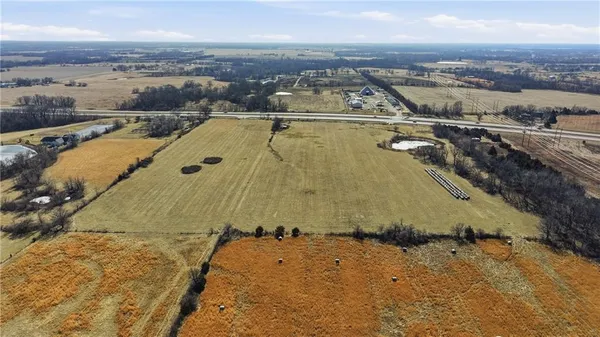 $325,000 | 27820 South State Route 7 Highway, Harrisonville, MO 64701