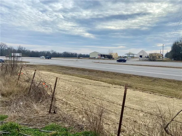 $325,000 | 27820 South State Route 7 Highway, Harrisonville, MO 64701