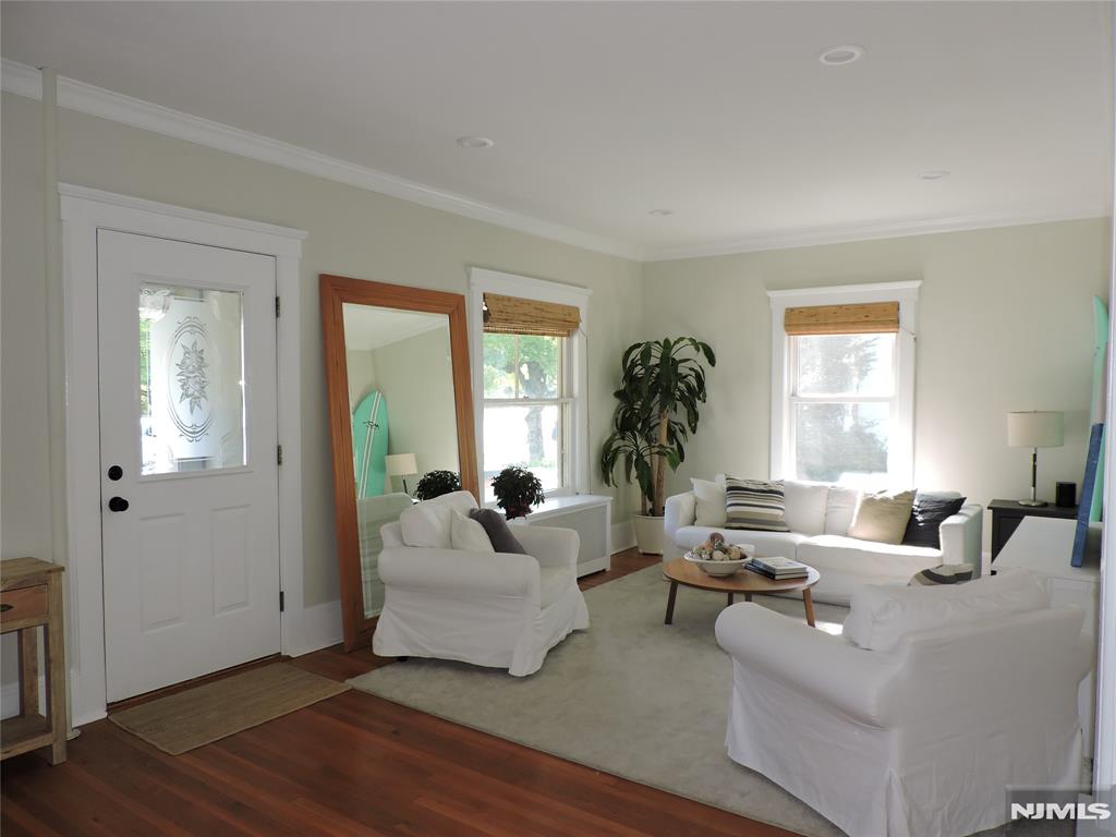 186 Godwin Avenue Ridgewood, NJ 07450 - Photo 2 of 20