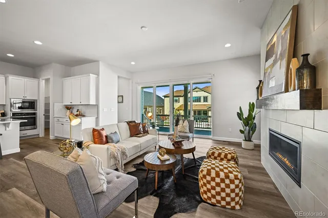 $924,900 | 7051 South White Crow Way, Aurora, CO 80016