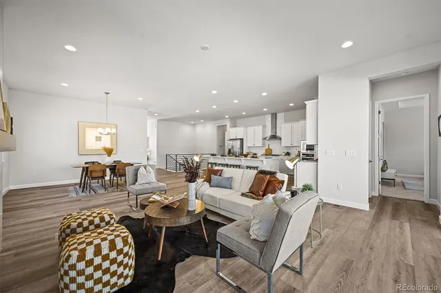 $924,900 | 7051 South White Crow Way, Aurora, CO 80016