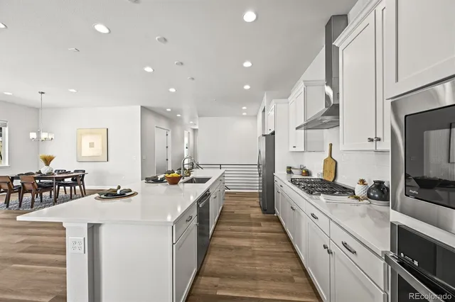 $924,900 | 7051 South White Crow Way, Aurora, CO 80016