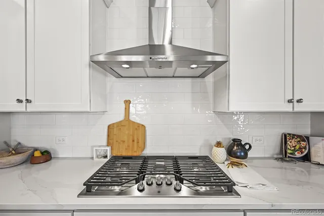 $924,900 | 7051 South White Crow Way, Aurora, CO 80016