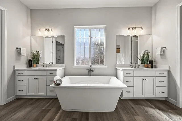 $924,900 | 7051 South White Crow Way, Aurora, CO 80016