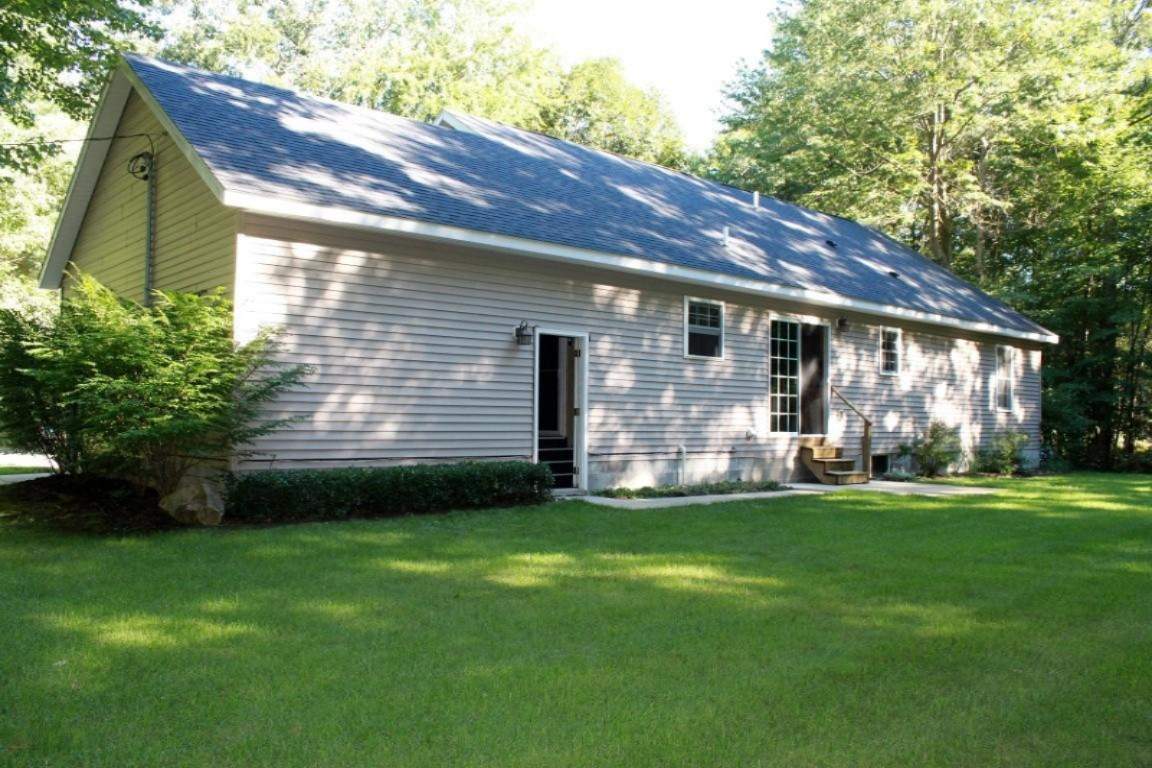 3135 Russell Road Muskegon, MI 49445 - Photo 3 of 13 3135 Russell3