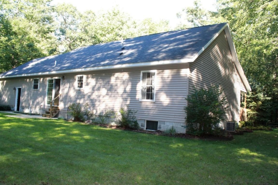 3135 Russell Road Muskegon, MI 49445 - Photo 4 of 13 3135 Russell4
