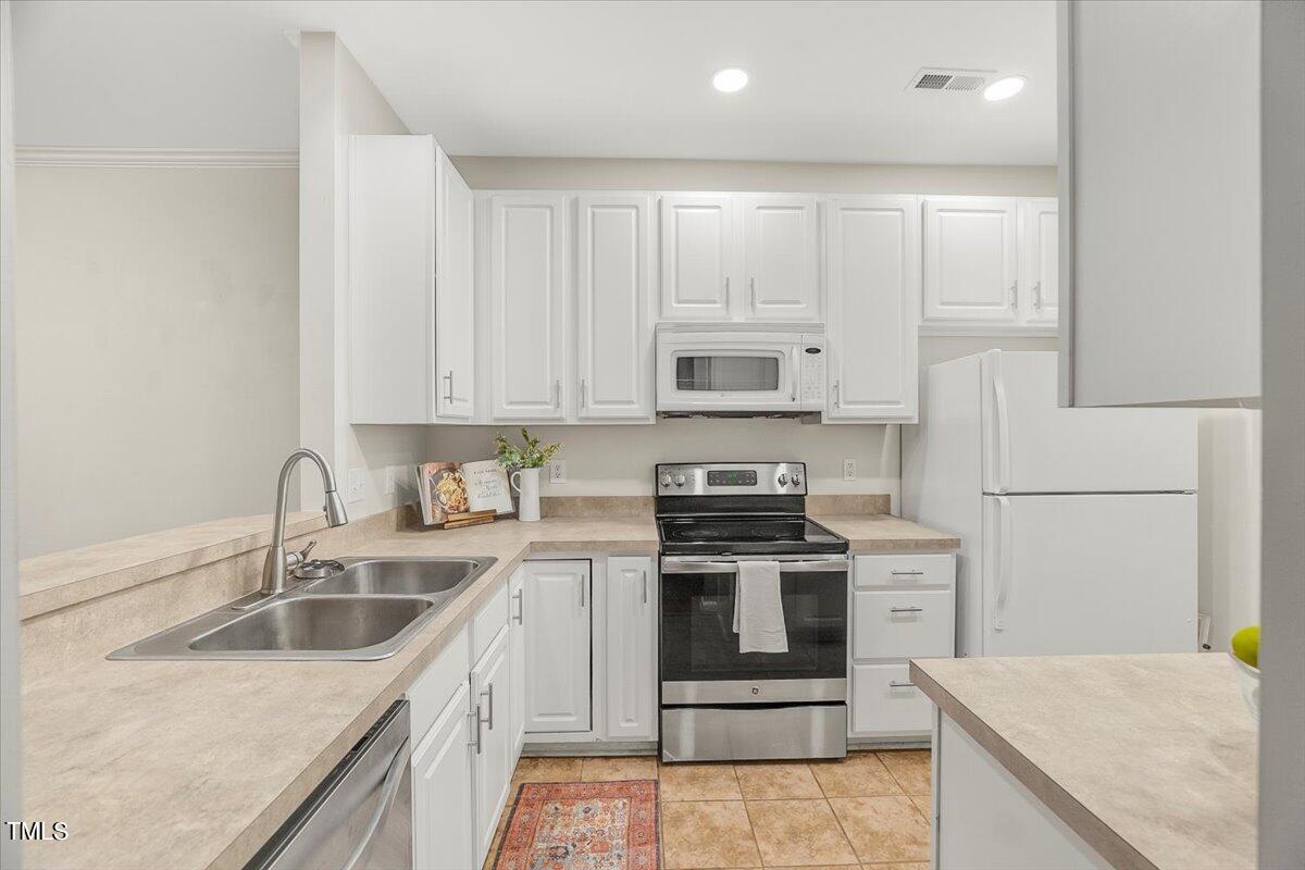 4508 Sugarbend Way Raleigh, NC 27606 - Photo 11 of 39 09-P1192900