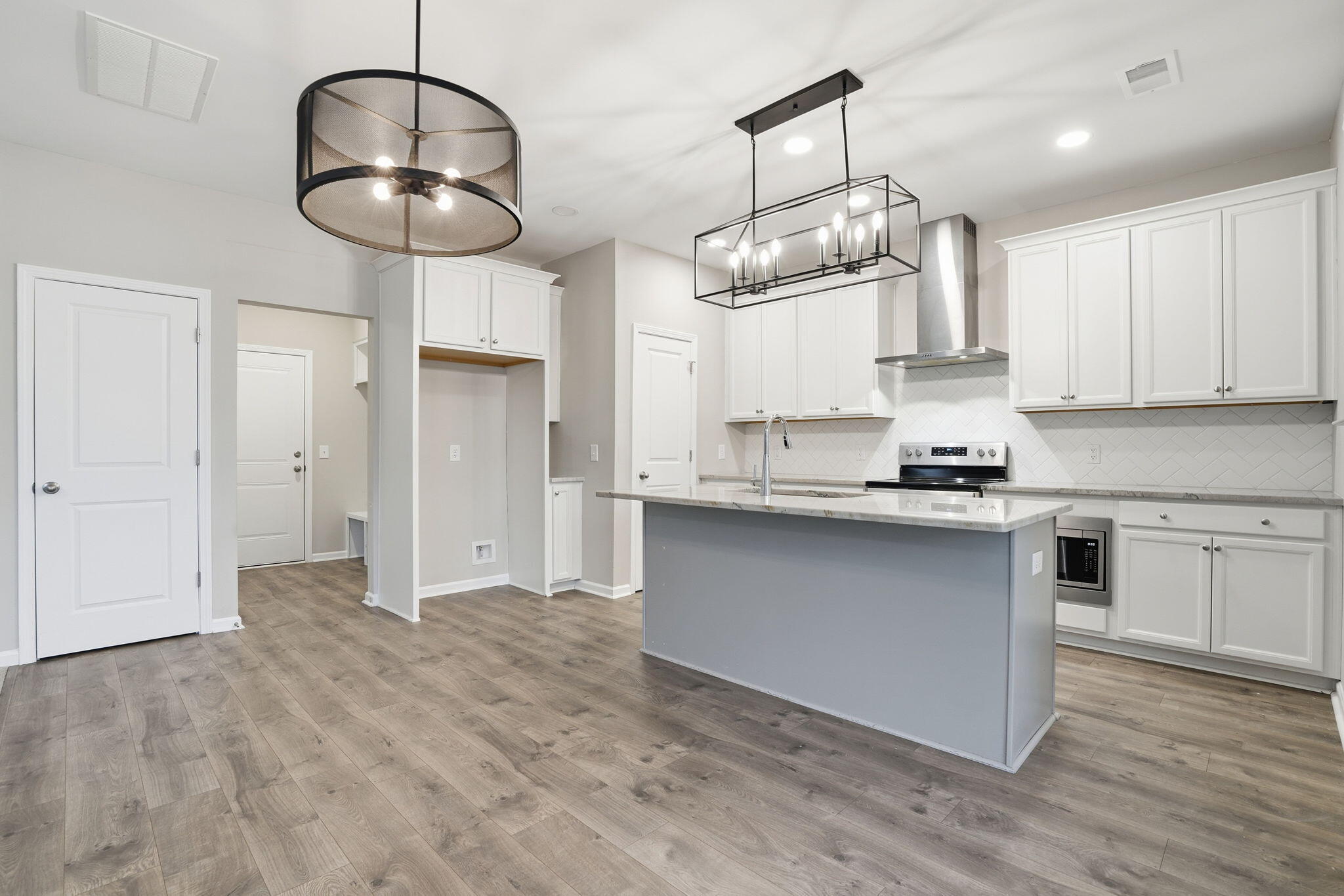 3811 Grateful Road North Charleston, SC 29420 - Photo 11 of 29 Dining Area/Kitchen