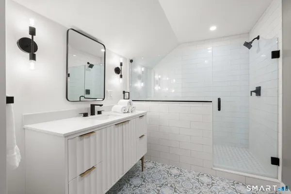 $675,000 | 30 Main Street, Stonington, CT 06355