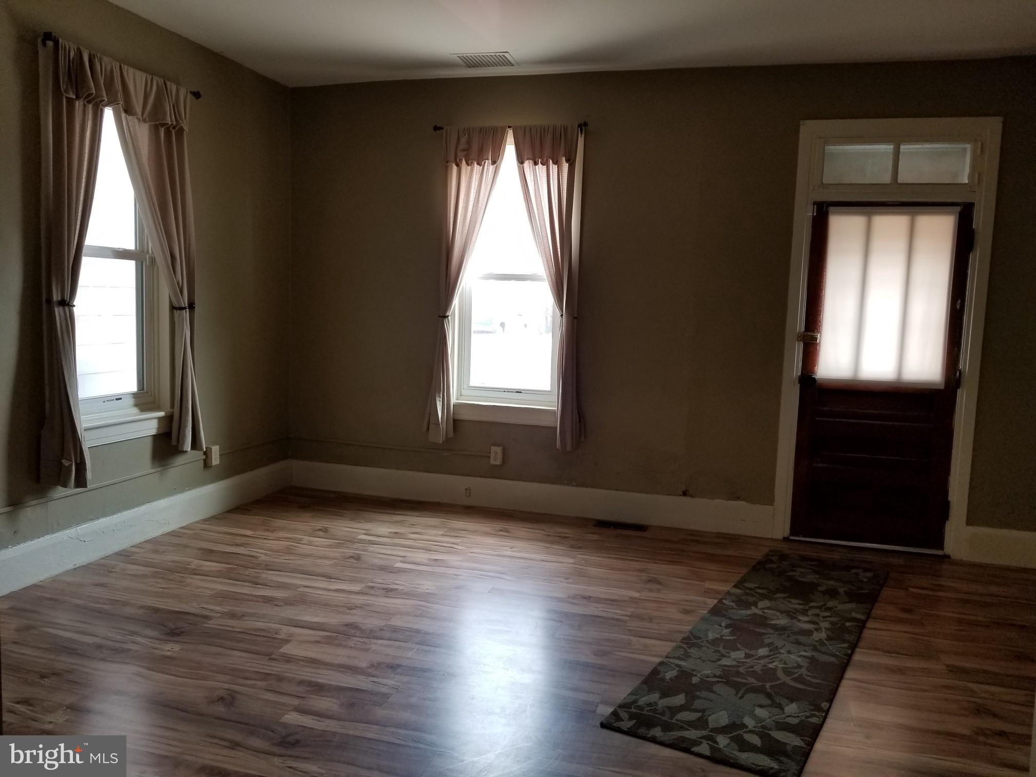 130 East Chestnut Street Hanover, PA 17331 - Photo 4 of 18 130 E. Chestnut St - Living Room