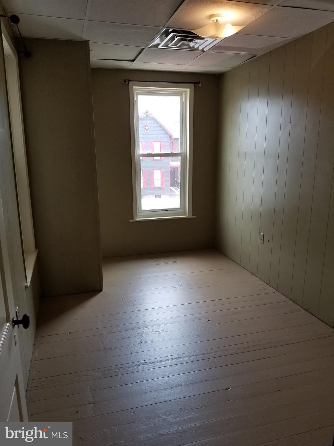 130 East Chestnut Street Hanover, PA 17331 - Photo 5 of 18 130 E. Chestnut St - Bedroom 1