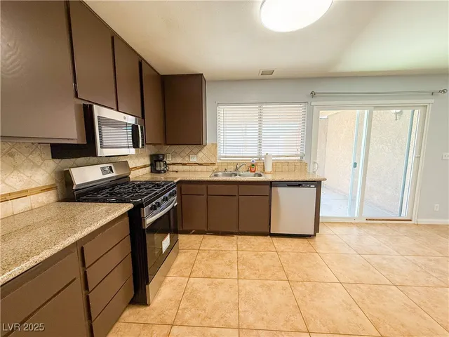 $2,100 | 7425 Mountain Ash Drive, Las Vegas, NV 89147
