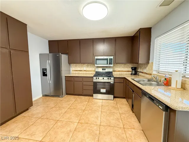$2,100 | 7425 Mountain Ash Drive, Las Vegas, NV 89147