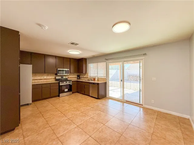 $2,100 | 7425 Mountain Ash Drive, Las Vegas, NV 89147