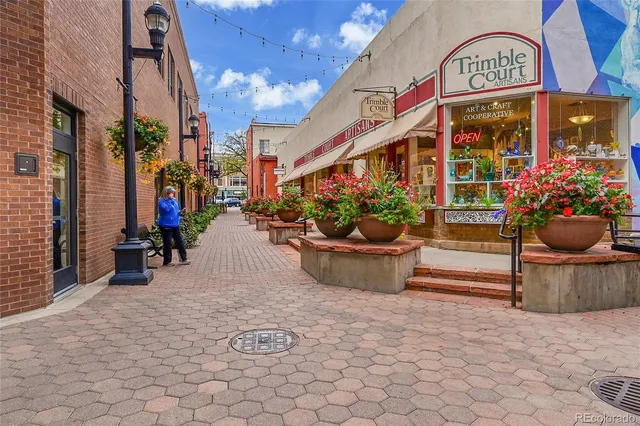 a view of a pathway with a house