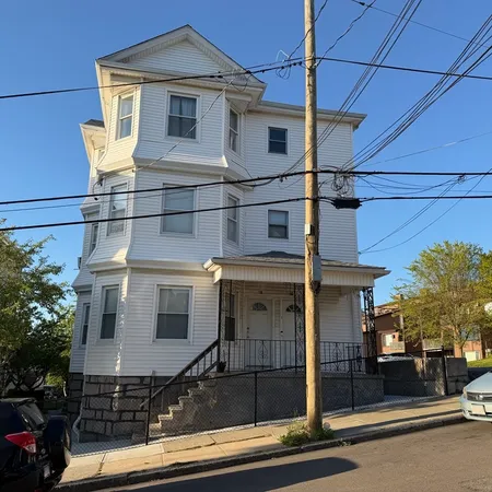 $1,200 | 58 Prospect Street, Unit 58, Fall River, MA 02720