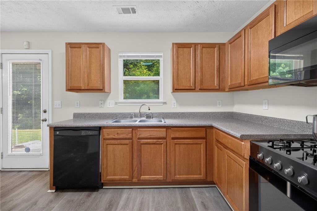 9426 Lakeview Road Union City, GA 30291 - Photo 12 of 36 Gallery Image 12