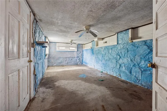 a view of a backyard with barn