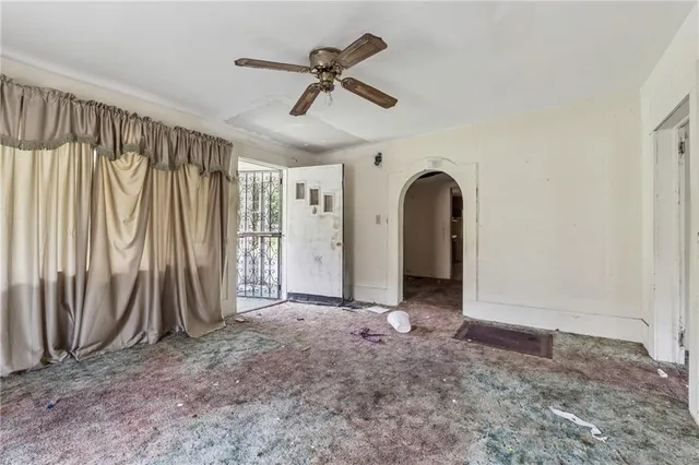 a view of empty room with floor to ceiling window