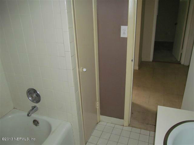 4539 Cambridge Road Jacksonville, FL 32210 - Photo 9 of 15 IMG_6923