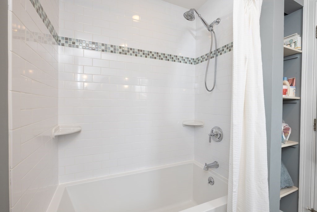 32 Meadowbrook Road, Unit 32 Brookline, MA 02467 - Photo 14 of 32