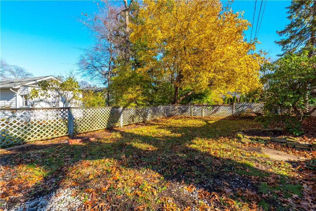 24224 Russell Road Bay Village, OH 44140 - Photo 28 of 34