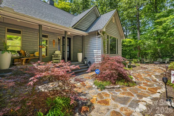 a front view of house with yard
