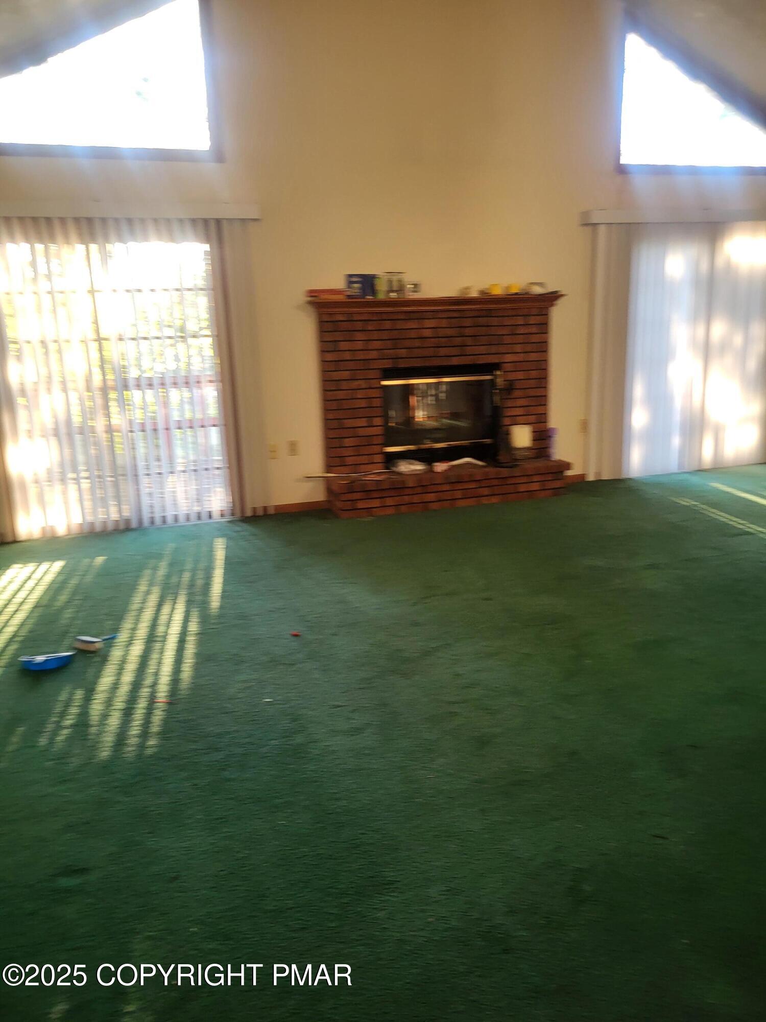135 Salisbury Road Bushkill, PA 18324 - Photo 2 of 22 Living Room